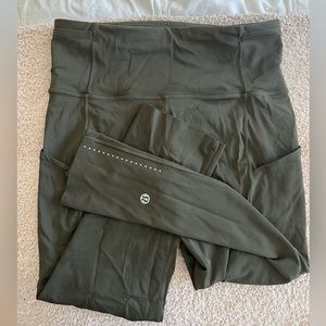 Fast and Free High-Rise Crop 19" army green